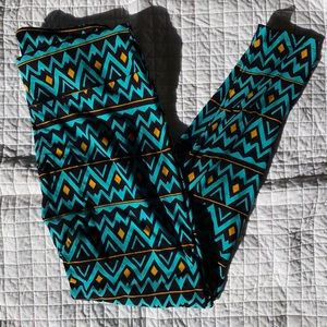 LulaRoe Tall & Curvy Leggings